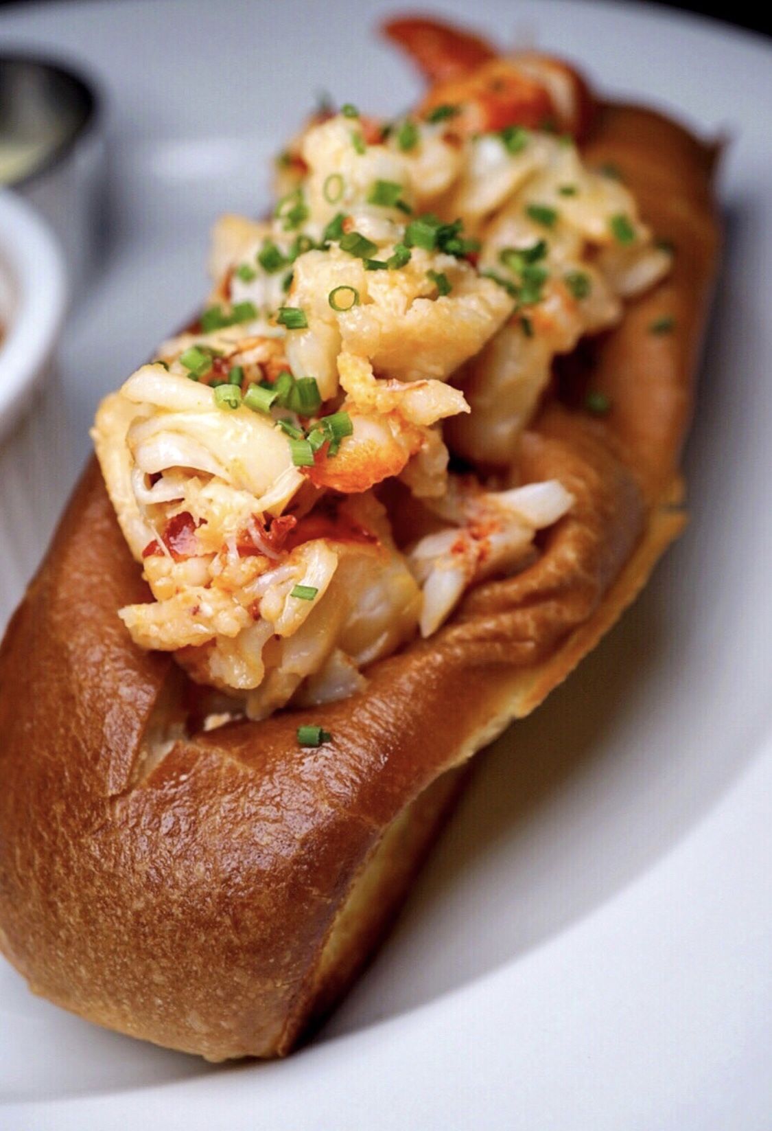 thames street oyster house lobster roll