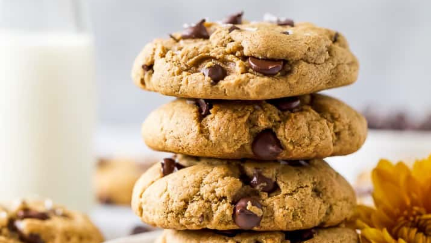 vegan cookie recipes - joyful healthy eats' chewy pumpkin chocolate chip cookies